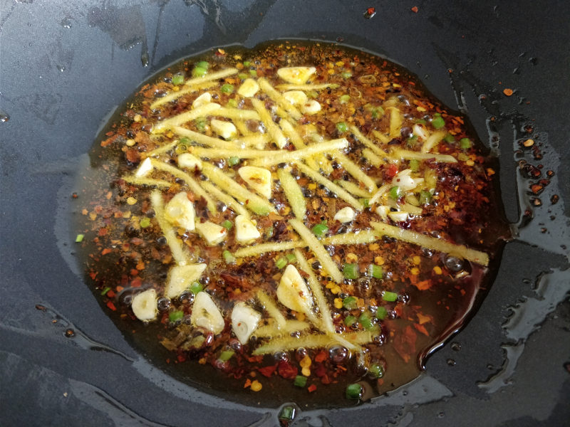 Steps for Making Spicy Stir-Fried Conch