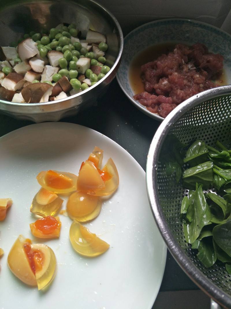 Steps to Make Lean Pork Congee with Century Egg