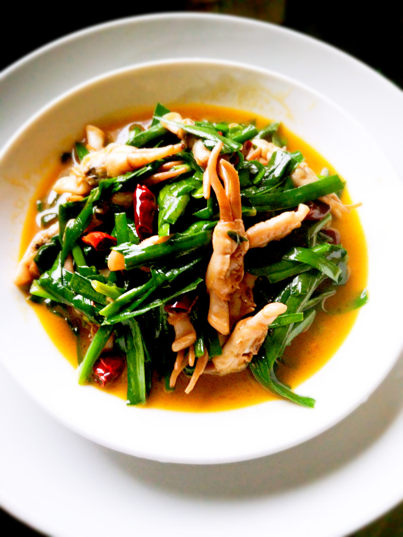 Stir-fried Clams with Garlic Chives