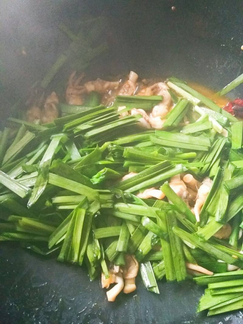 Steps for Stir-fried Clams with Garlic Chives