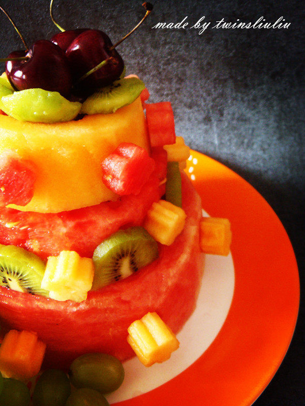 Steps for Making Creative Watermelon Cake and Fruit Platter