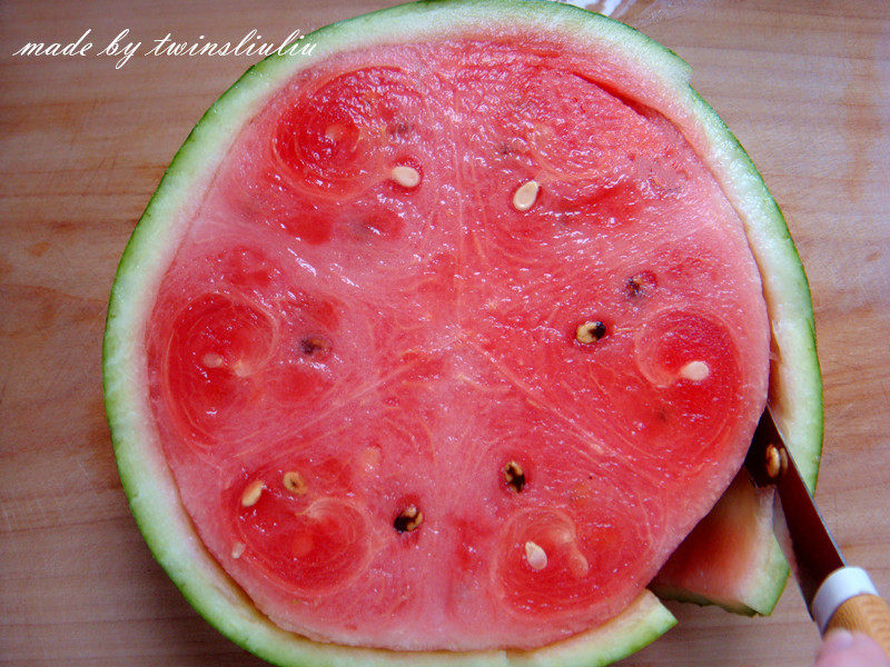 Steps for Making Creative Watermelon Cake and Fruit Platter