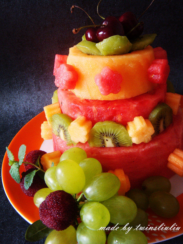 Steps for Making Creative Watermelon Cake and Fruit Platter