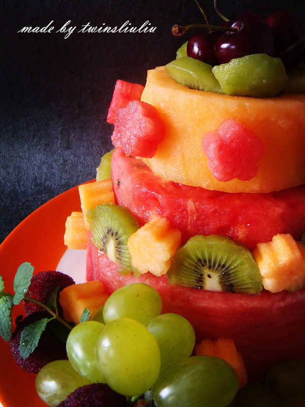 Steps for Making Creative Watermelon Cake and Fruit Platter