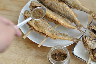 Steps for Making Crispy Yellow Croaker