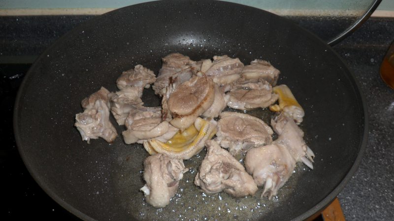 Steps for Cooking Braised Duck with Perilla Leaves