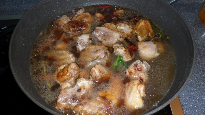 Steps for Cooking Braised Duck with Perilla Leaves