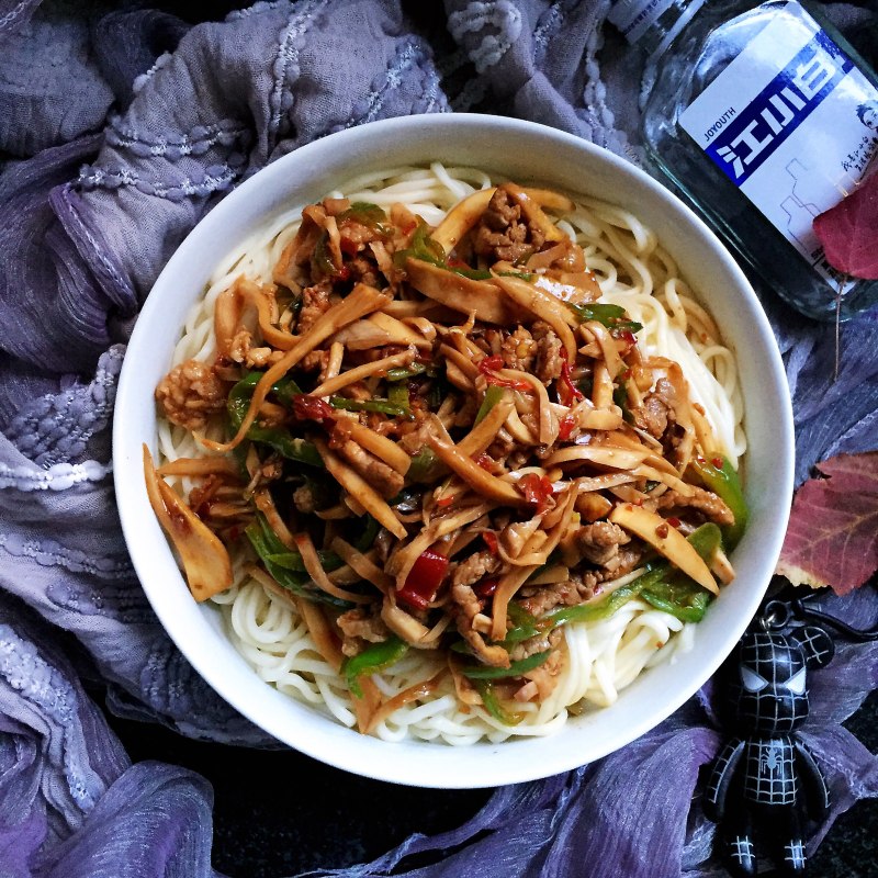 Steps for making Xingbao Mushroom and Pork Noodle Salad