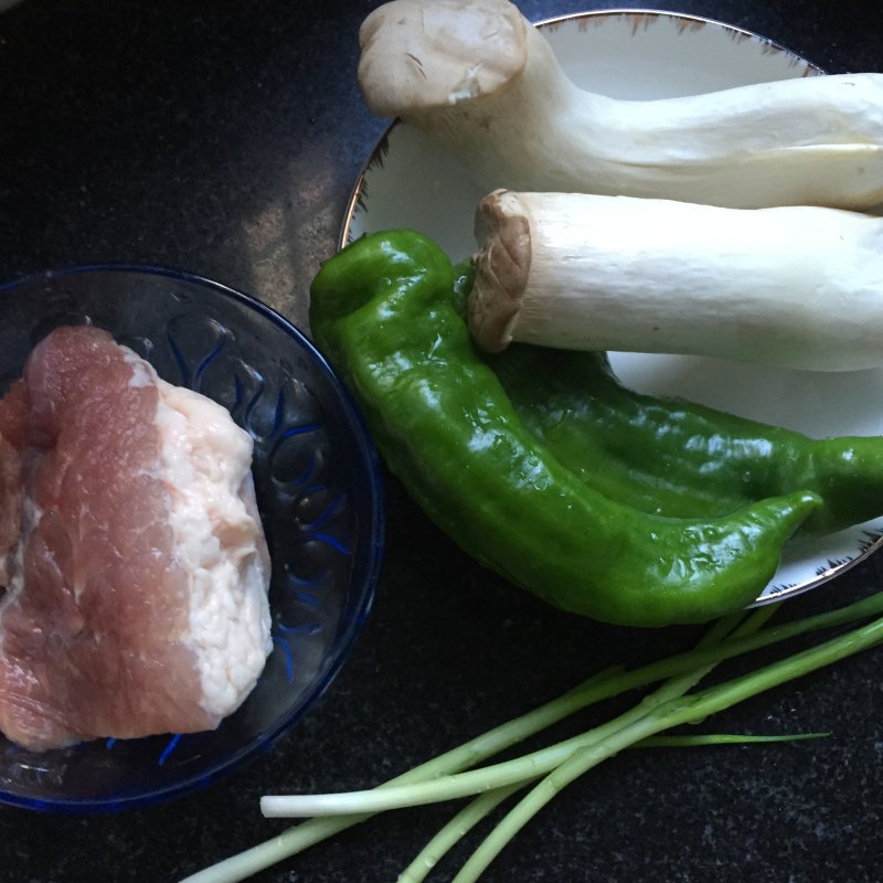 Steps for making Xingbao Mushroom and Pork Noodle Salad