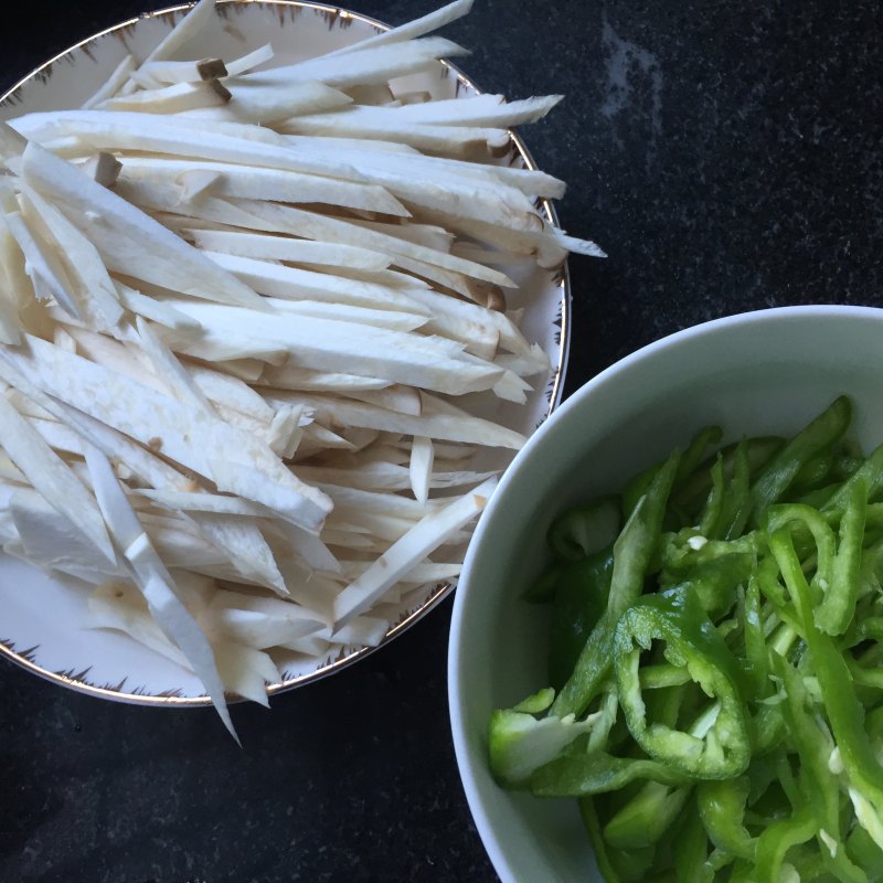 Steps for making Xingbao Mushroom and Pork Noodle Salad