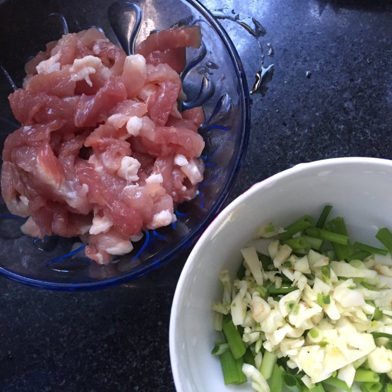 Steps for making Xingbao Mushroom and Pork Noodle Salad