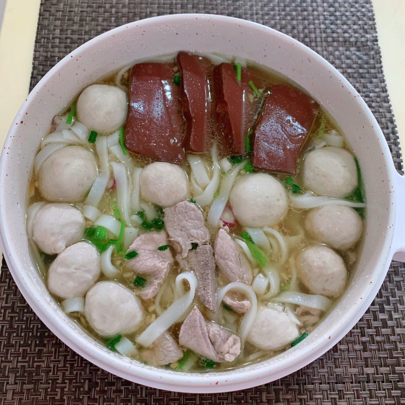 Pork Offal and Duck Blood Soup Noodles