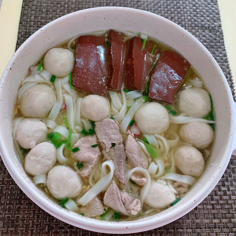 Pork Offal and Duck Blood Soup Noodles