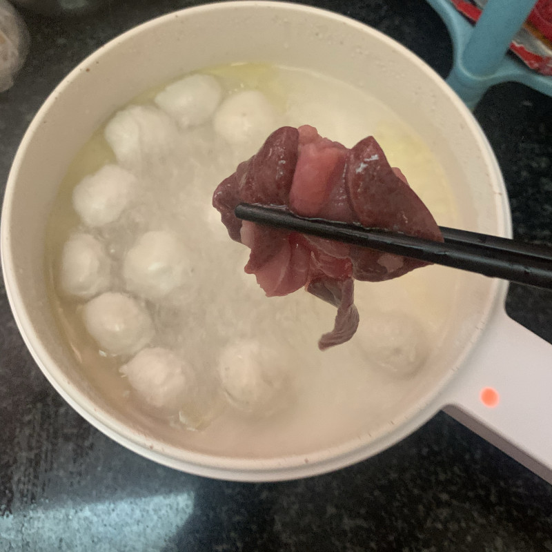 Steps for Making Pork Offal and Duck Blood Soup Noodles