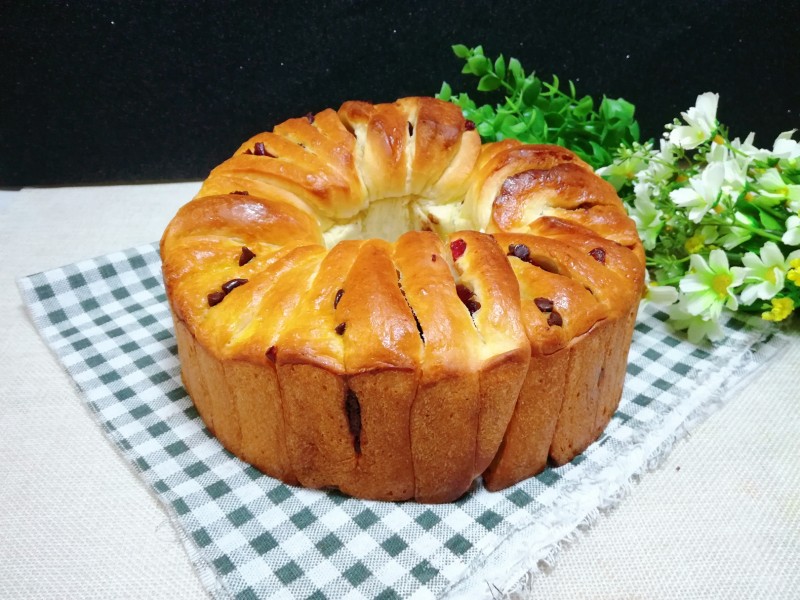 Cranberry Chocolate Chip Pull-Apart Bread