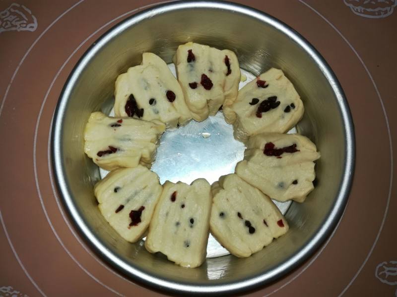 Cranberry Chocolate Chip Pull-Apart Bread Making Steps