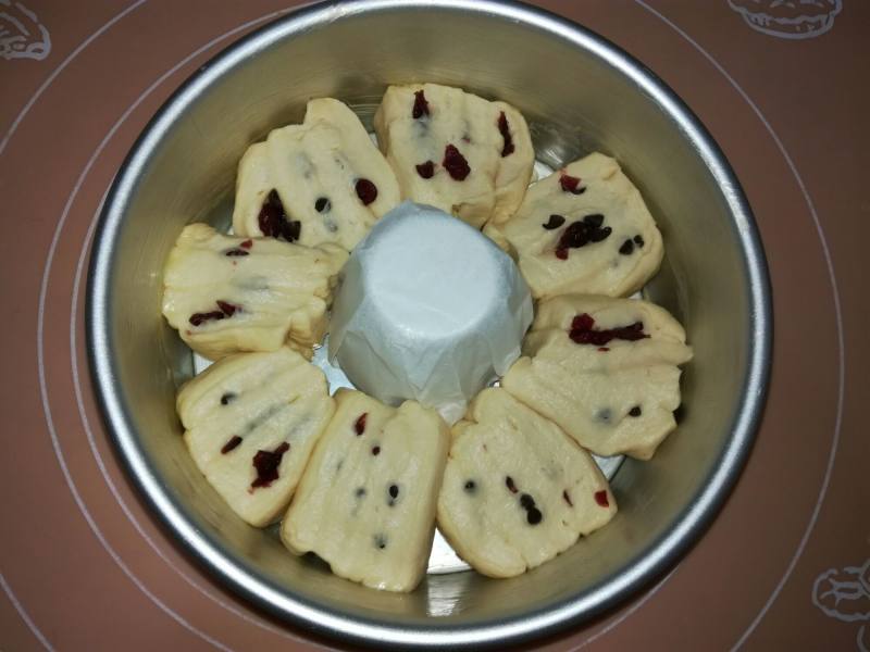 Cranberry Chocolate Chip Pull-Apart Bread Making Steps