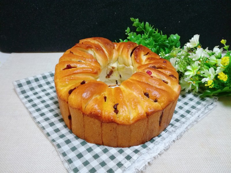 Cranberry Chocolate Chip Pull-Apart Bread