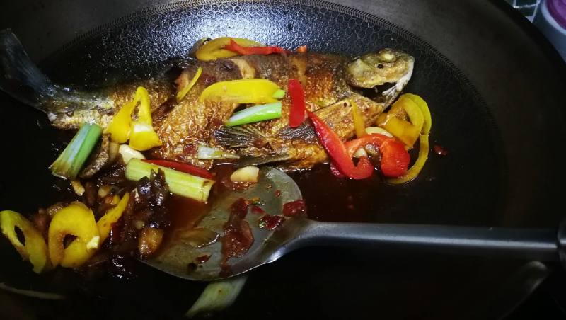 Steps for cooking Pan-fried Wuchang Fish