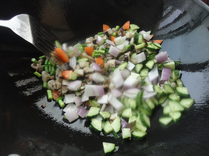 Steps for Making Assorted Stir-Fried Cat's Ears