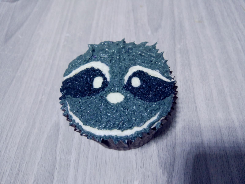 Steps for Making Raccoon Painted 3D Cake