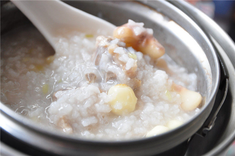 Lotus Seed, Water Chestnut, and Pork Rib Porridge Cooking Steps