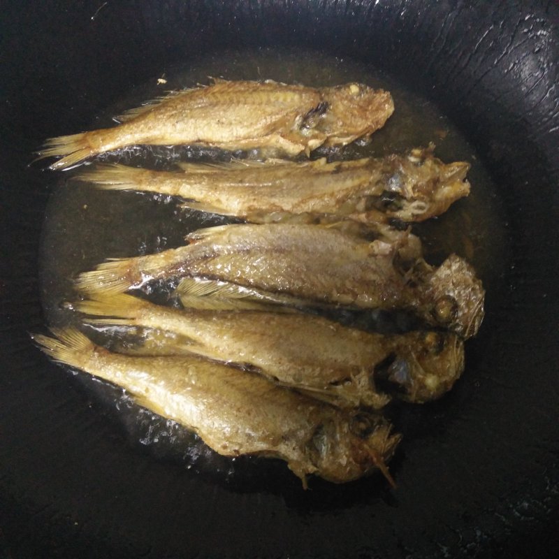 Steps for Making Crispy Yellow Croaker