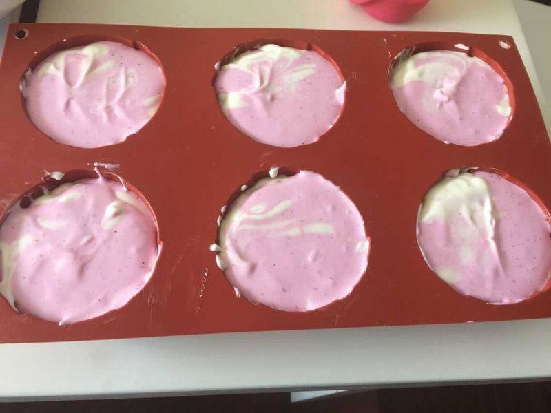 Steps for Making Rose-shaped Dragon Fruit Bicolor Mousse