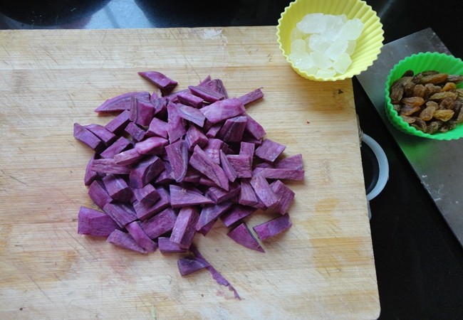 Steps for Cooking Purple Sweet Potato and Tremella Porridge
