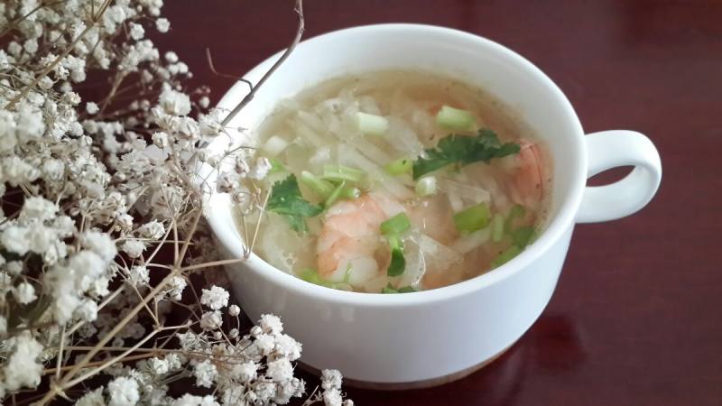 Steps for Cooking Clear Lung Shrimp and Radish Soup