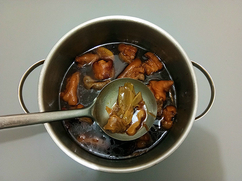 Steps for Cooking Beer-Braised Pig's Trotters