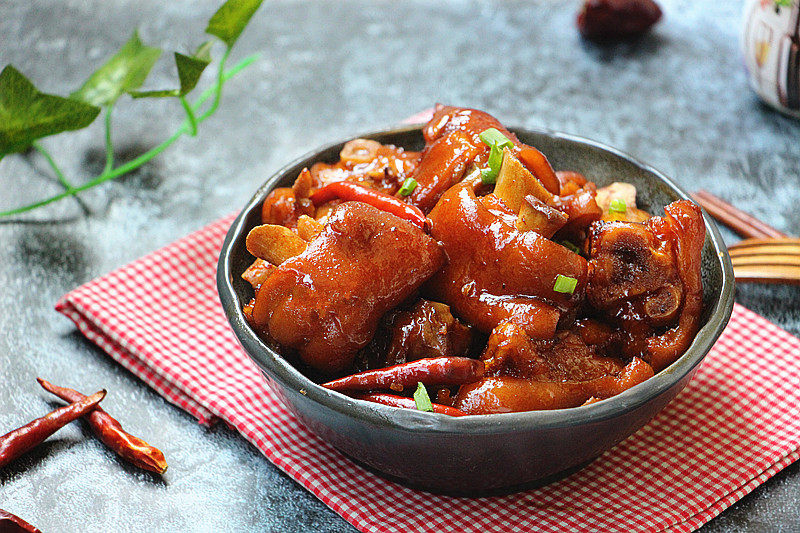 Beer-Braised Pig's Trotters