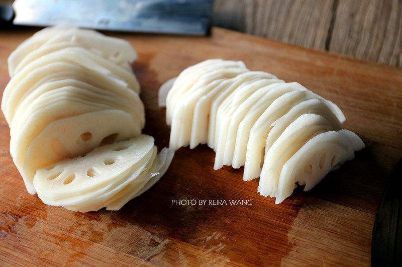 Steps to make Plum Lotus Root Slices