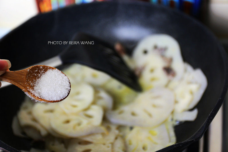 Steps to make Plum Lotus Root Slices