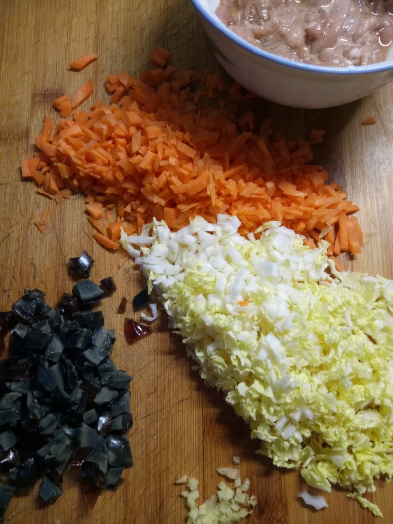 Steps for Making Carrot Lean Pork Congee with Preserved Egg