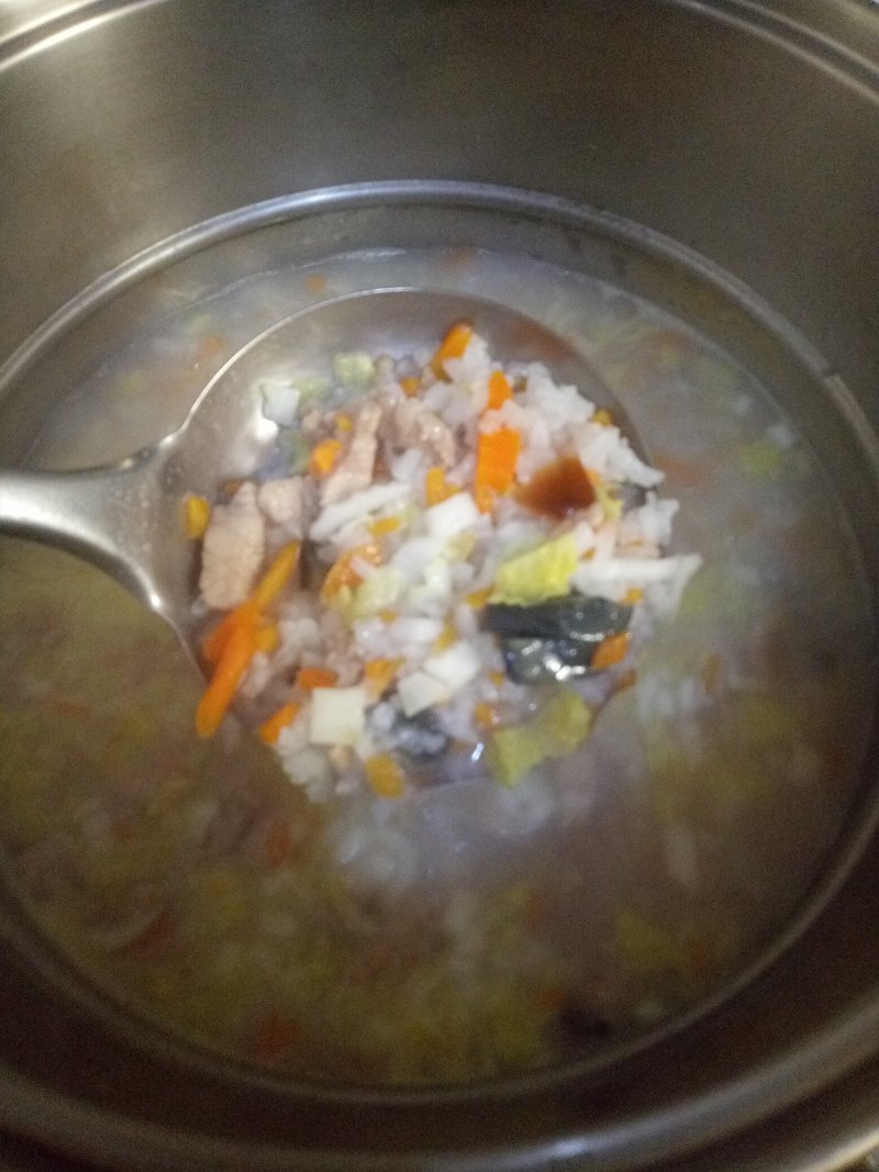 Steps for Making Carrot Lean Pork Congee with Preserved Egg