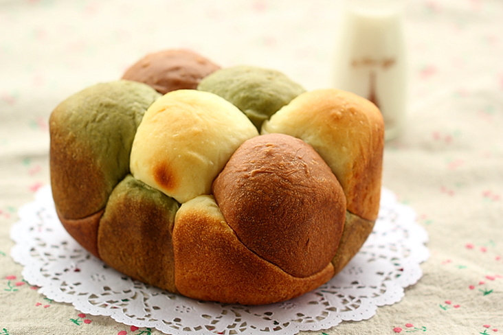 Three-color Bread