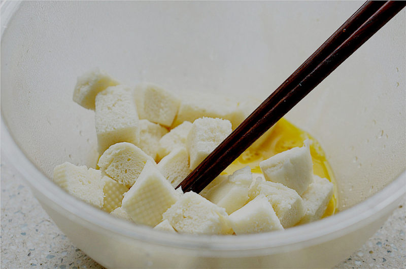 Steps for Making Golden Steamed Bun