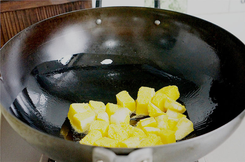 Steps for Making Golden Steamed Bun