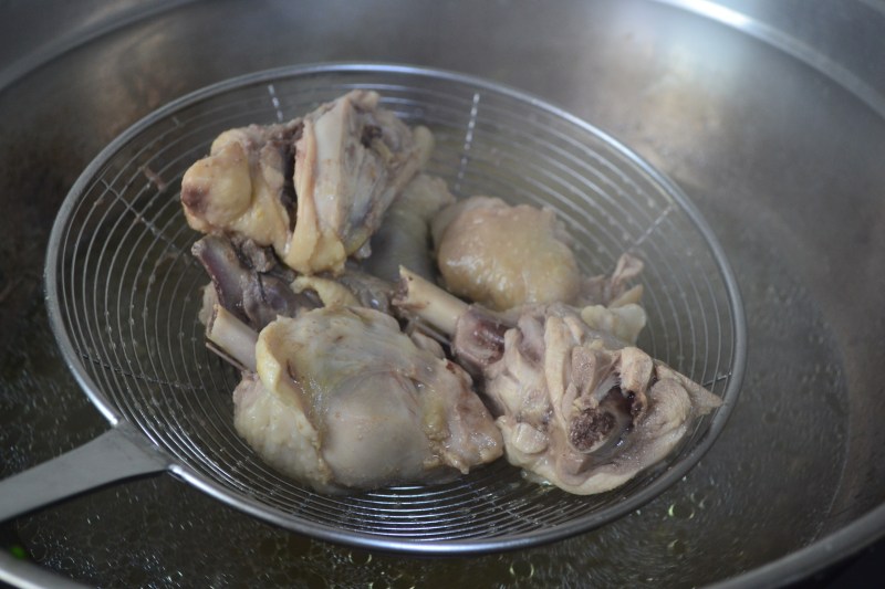 Steps for Cooking Sichuan Pepper Chicken