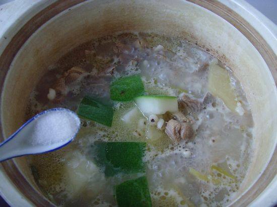 Detailed Steps for Cooking Nourishing Yin and Invigorating Qi - Winter Melon, Coix Seed and Duck Soup