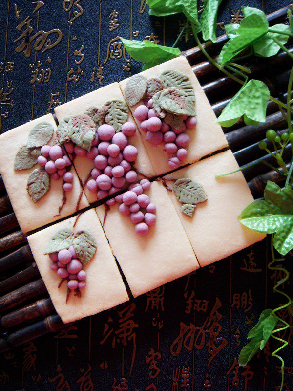 Steps for Making Grape Cookies