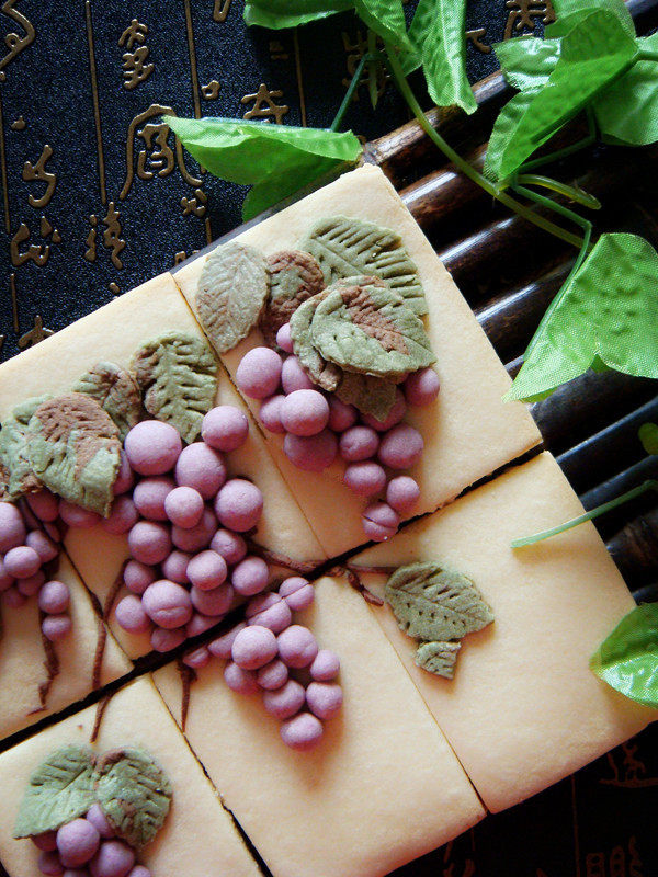 Steps for Making Grape Cookies