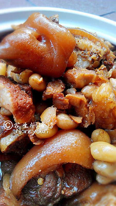 Soft and Delicious Rice Dish - Braised Pork Trotters with Peanuts