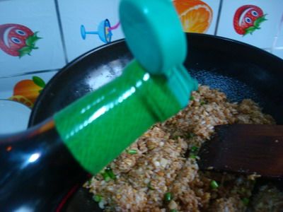 Satisfying with an Extra Bowl - Shiitake Mushroom Tea-infused Soy Sauce Fried Rice Cooking Steps