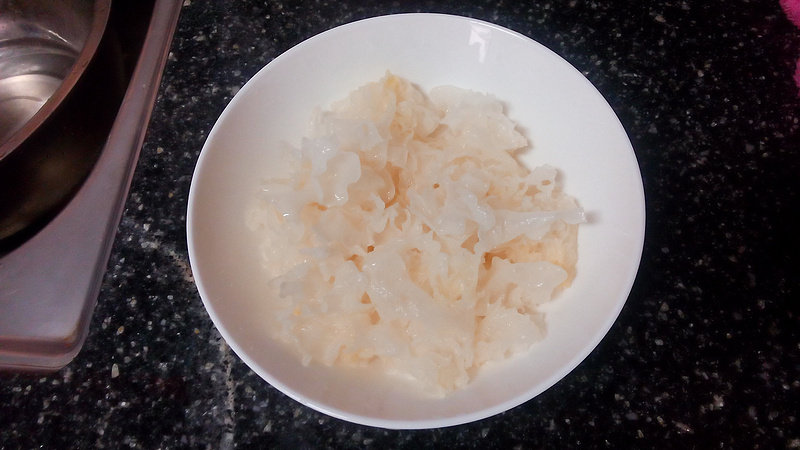 Steps for making Stir-fried Cauliflower with Tremella Fuciformis