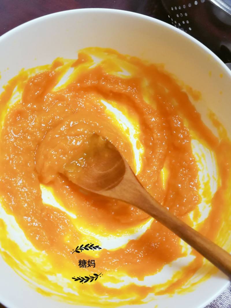 Steps for Making Pumpkin Steamed Cake