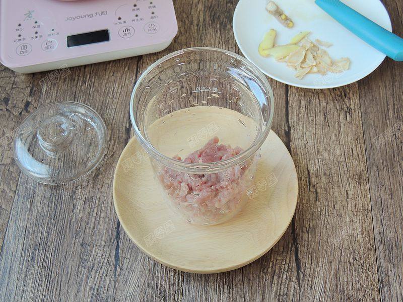 Steps for Making Ginseng Lean Meat Soup