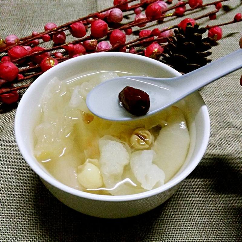 Steps for Making Snow Pear and Tremella Sweet Soup