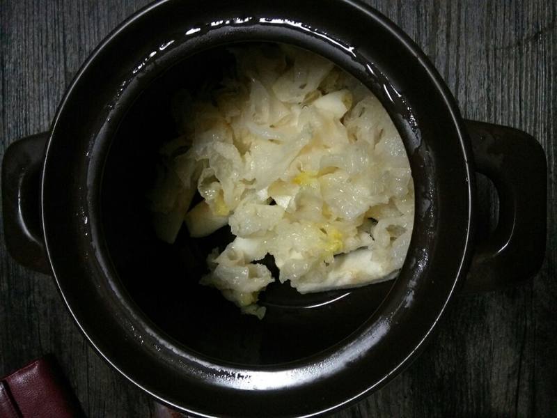 Steps for Making Snow Pear and Tremella Sweet Soup